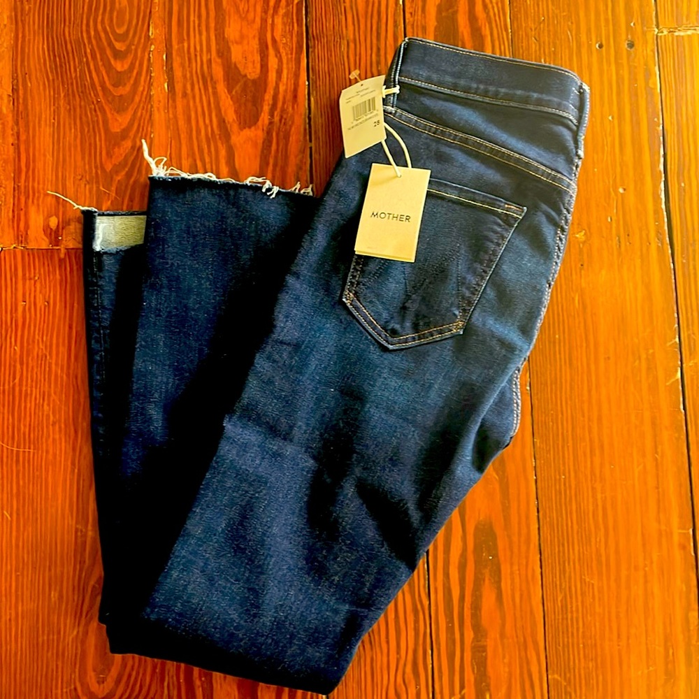 New with Tags! Mother Mid Rise Dazzler Ankle Step Fray size 28 Off Limits